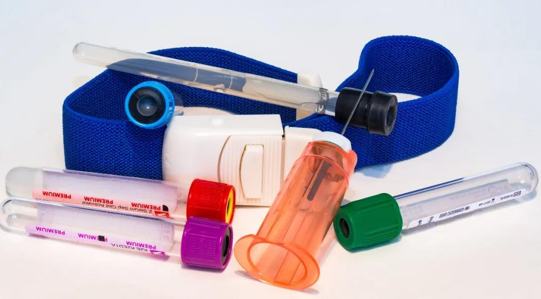 泰瑞注塑机在医用注射器、试剂管、采血管、留置针、消毒喷头等方面的应用